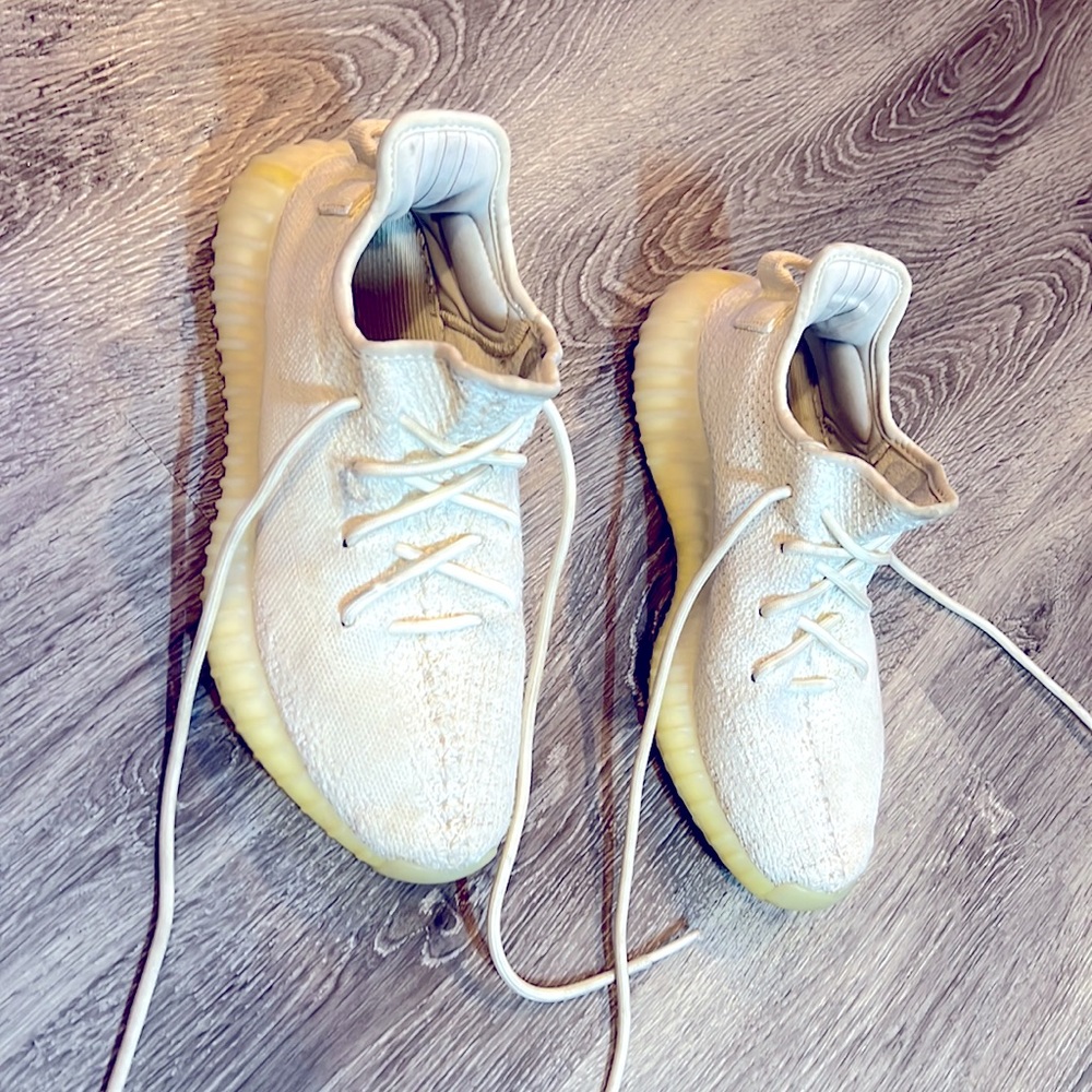 Used white Yeezy‘s